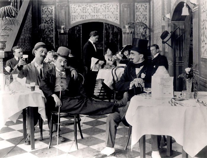 Charlie Chaplin auf Nr.14 im Film "A night out", 1915